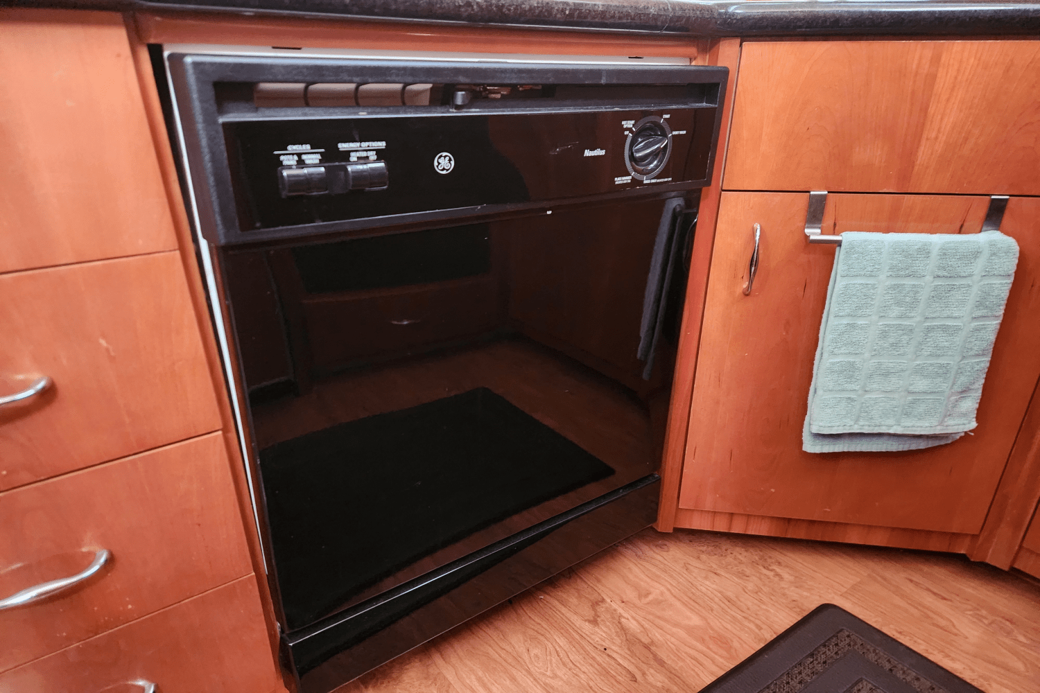 Slide: The Image of Carver Yachts 466 MY 2007 - 16