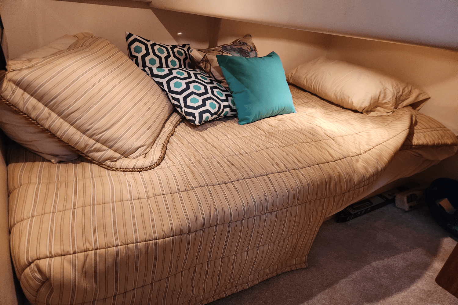 Slide: The Image of Carver Yachts 466 MY 2007 - 17