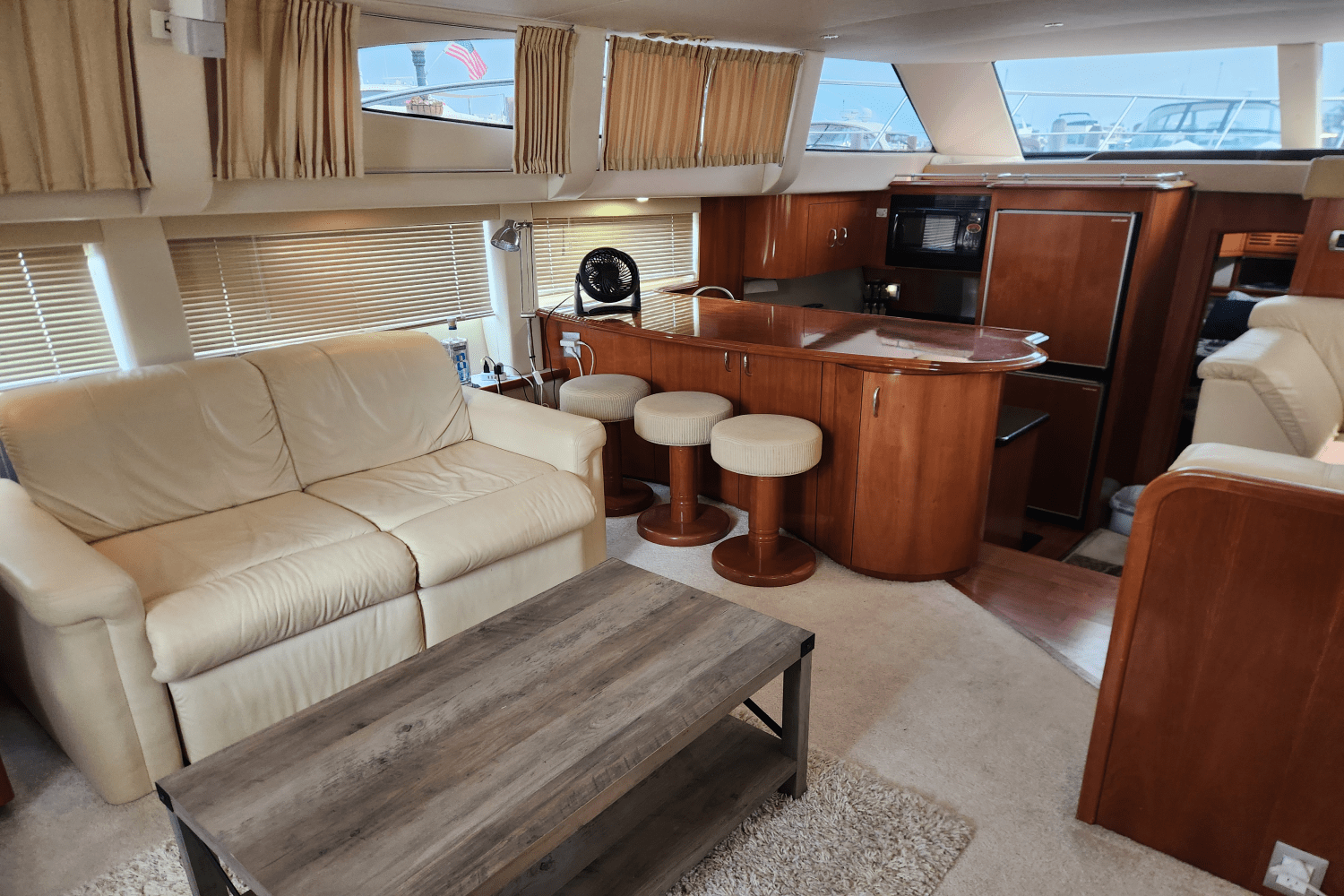Slide: The Image of Carver Yachts 466 MY 2007 - 19