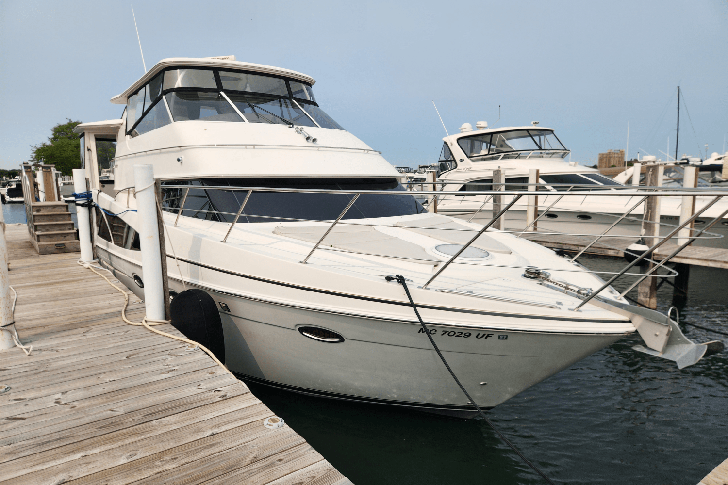 Slide: The Image of Carver Yachts 466 MY 2007 - 2