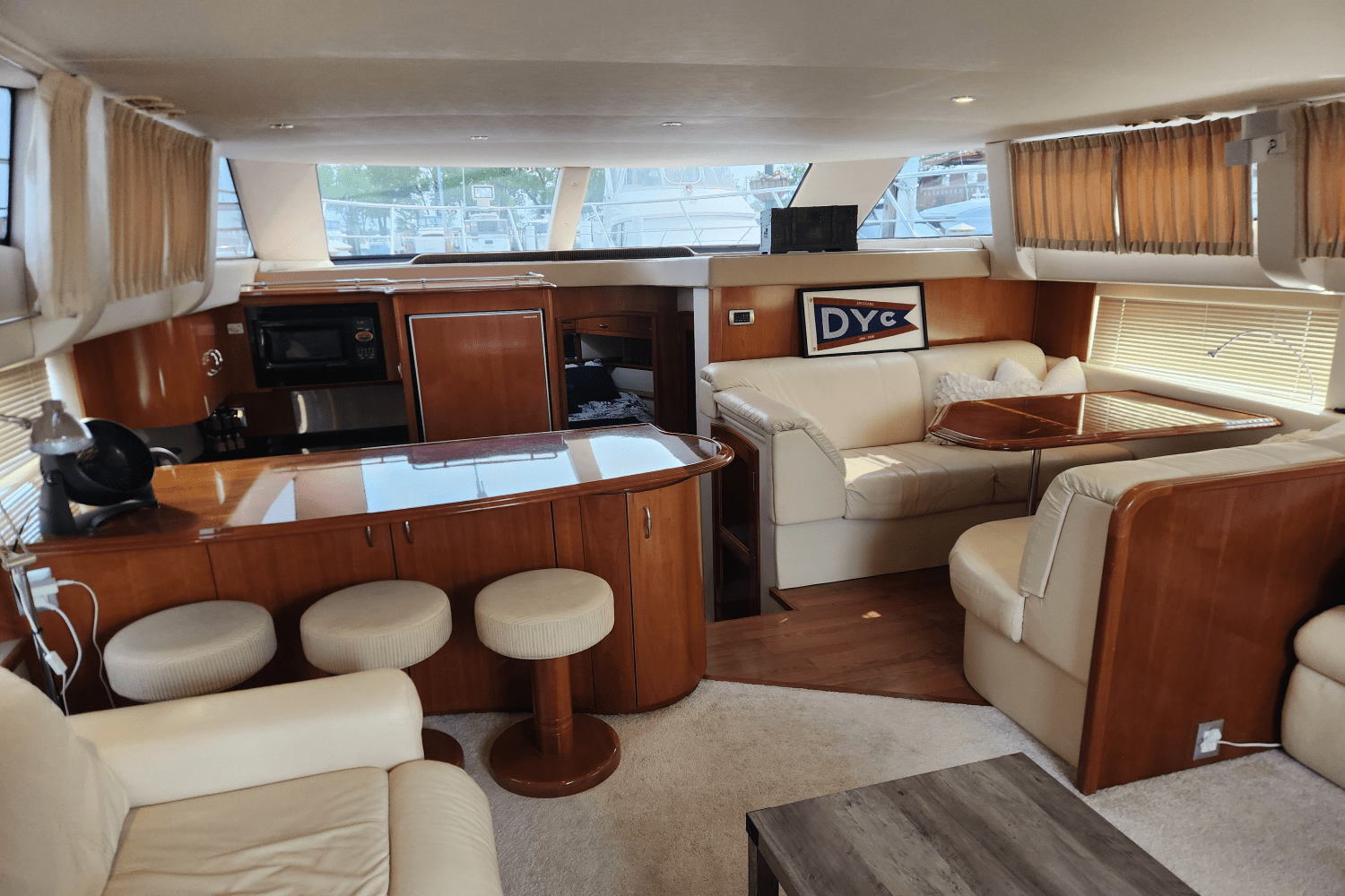 Slide: The Image of Carver Yachts 466 MY 2007 - 20