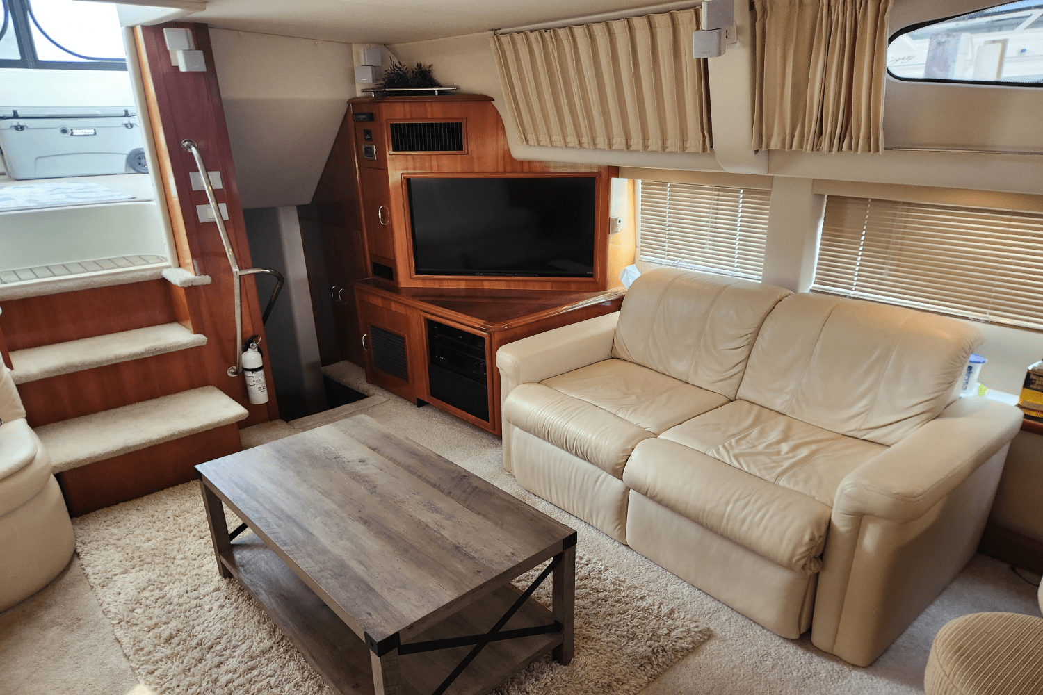 Slide: The Image of Carver Yachts 466 MY 2007 - 23