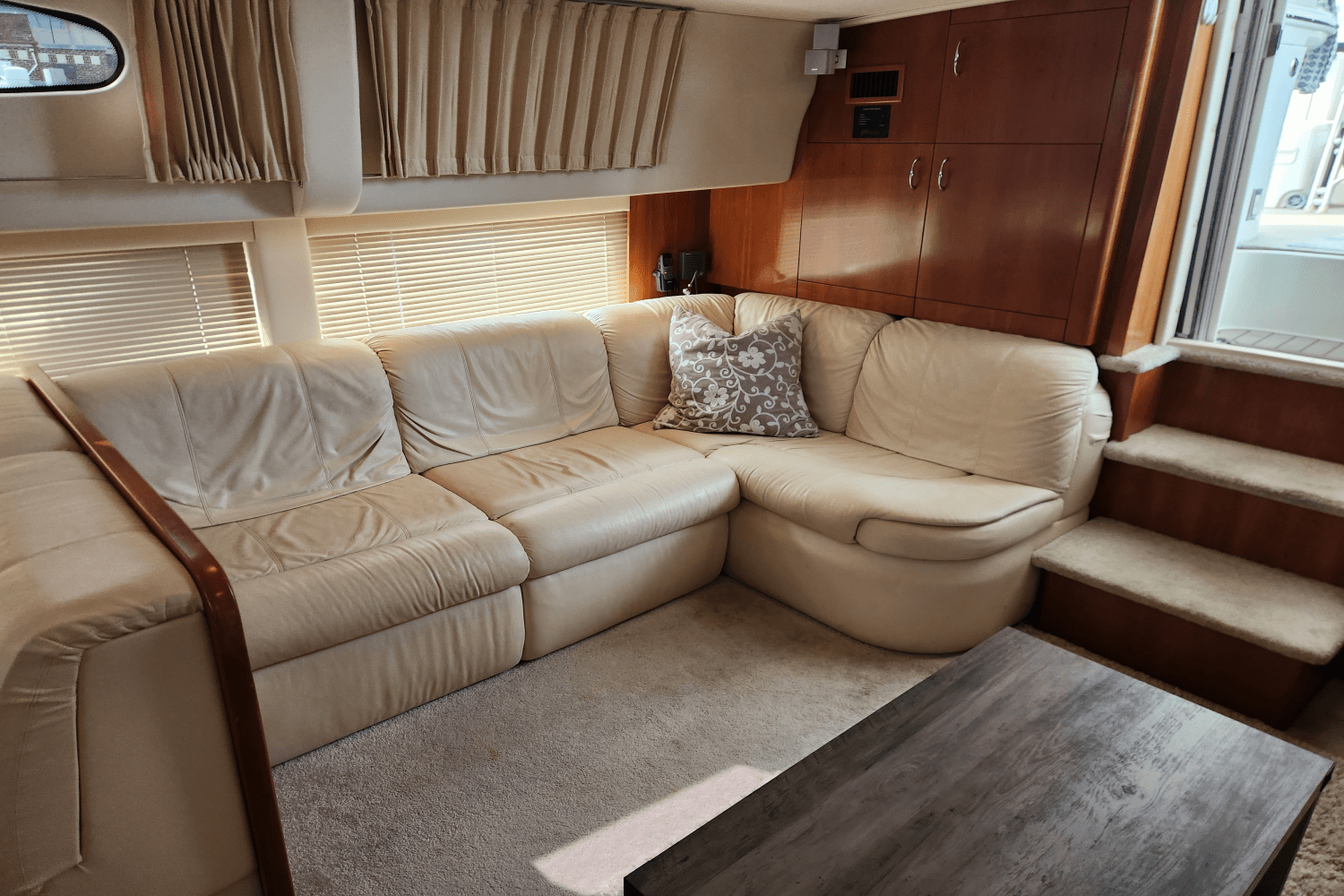Slide: The Image of Carver Yachts 466 MY 2007 - 24