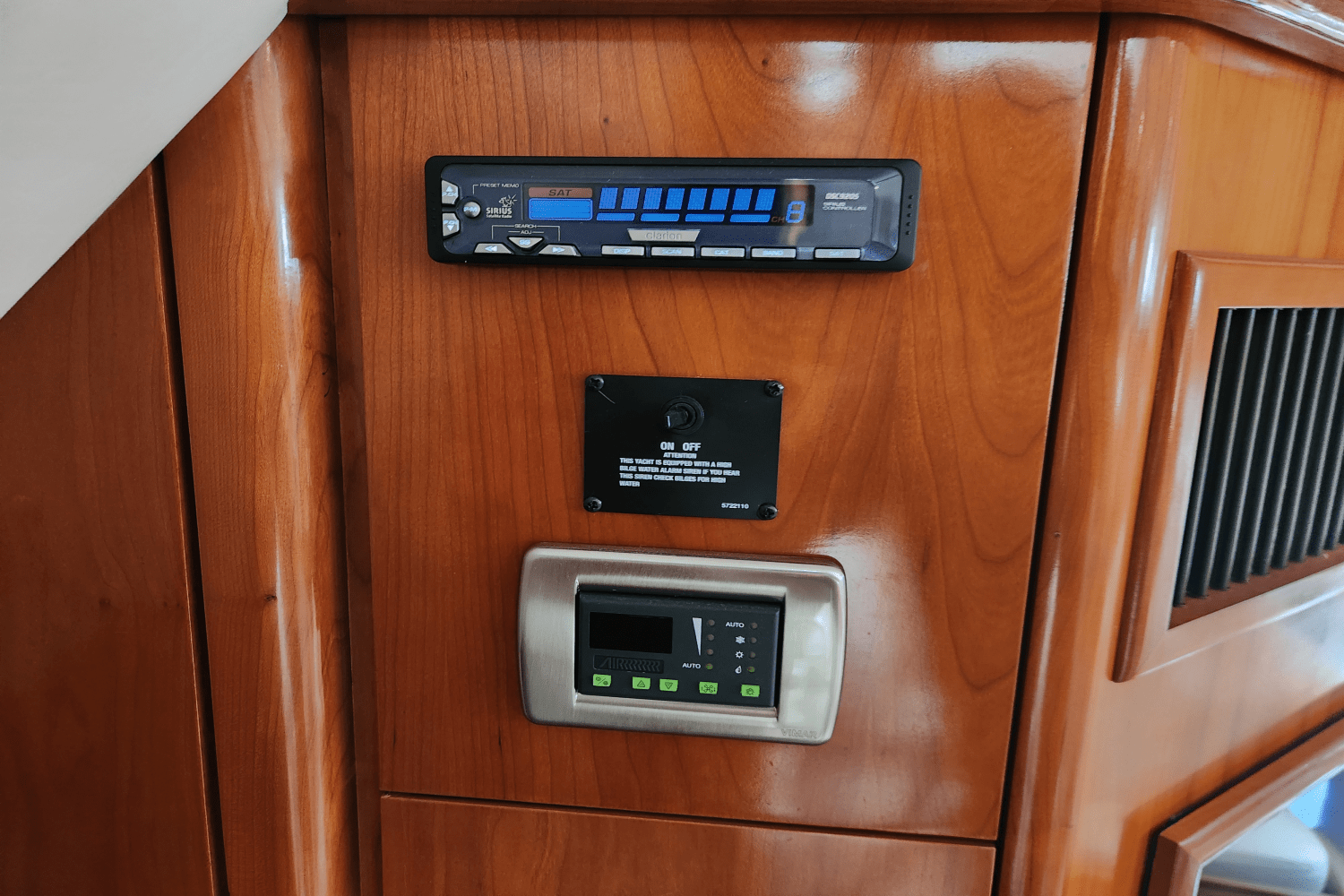 Slide: The Image of Carver Yachts 466 MY 2007 - 27