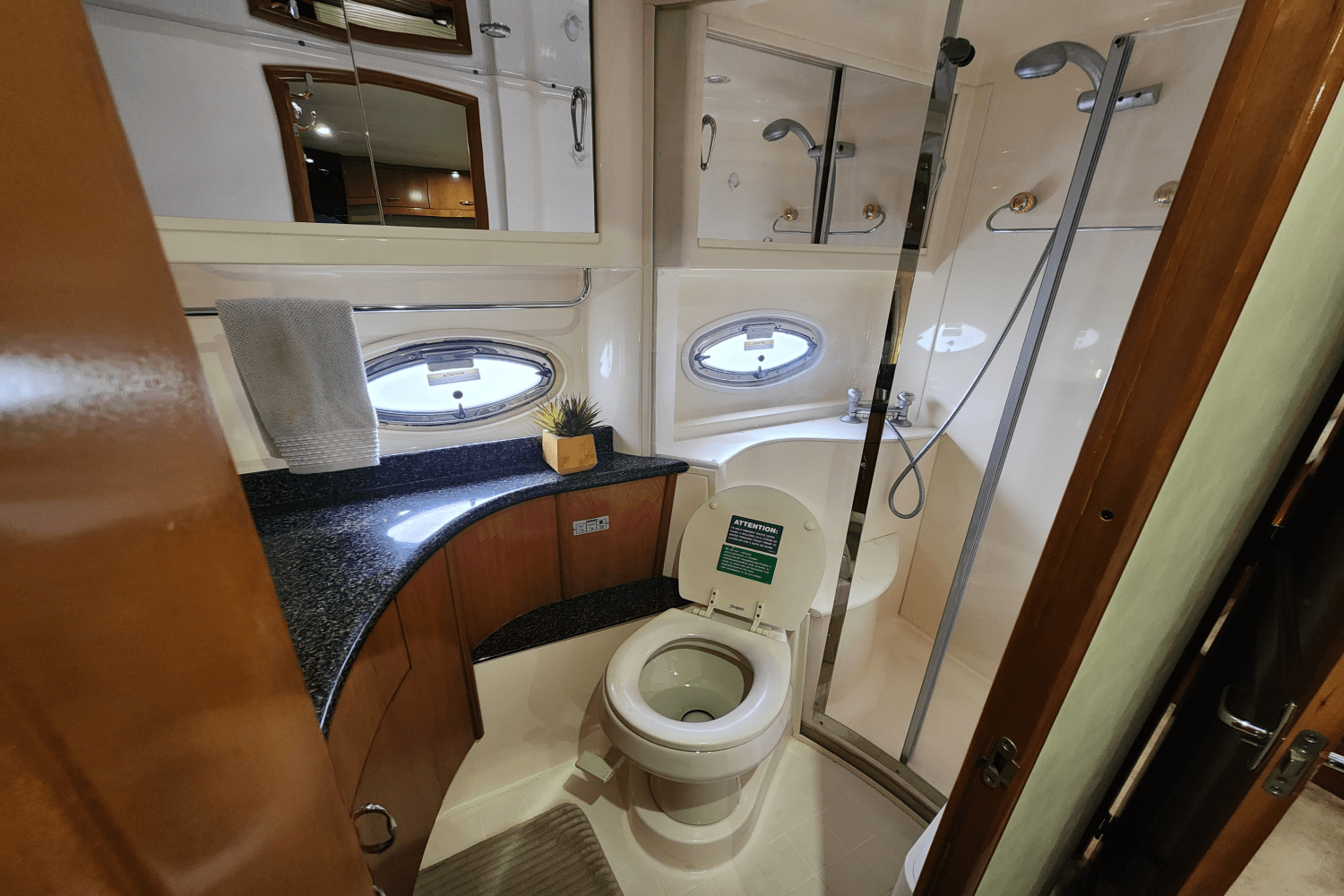 Slide: The Image of Carver Yachts 466 MY 2007 - 31