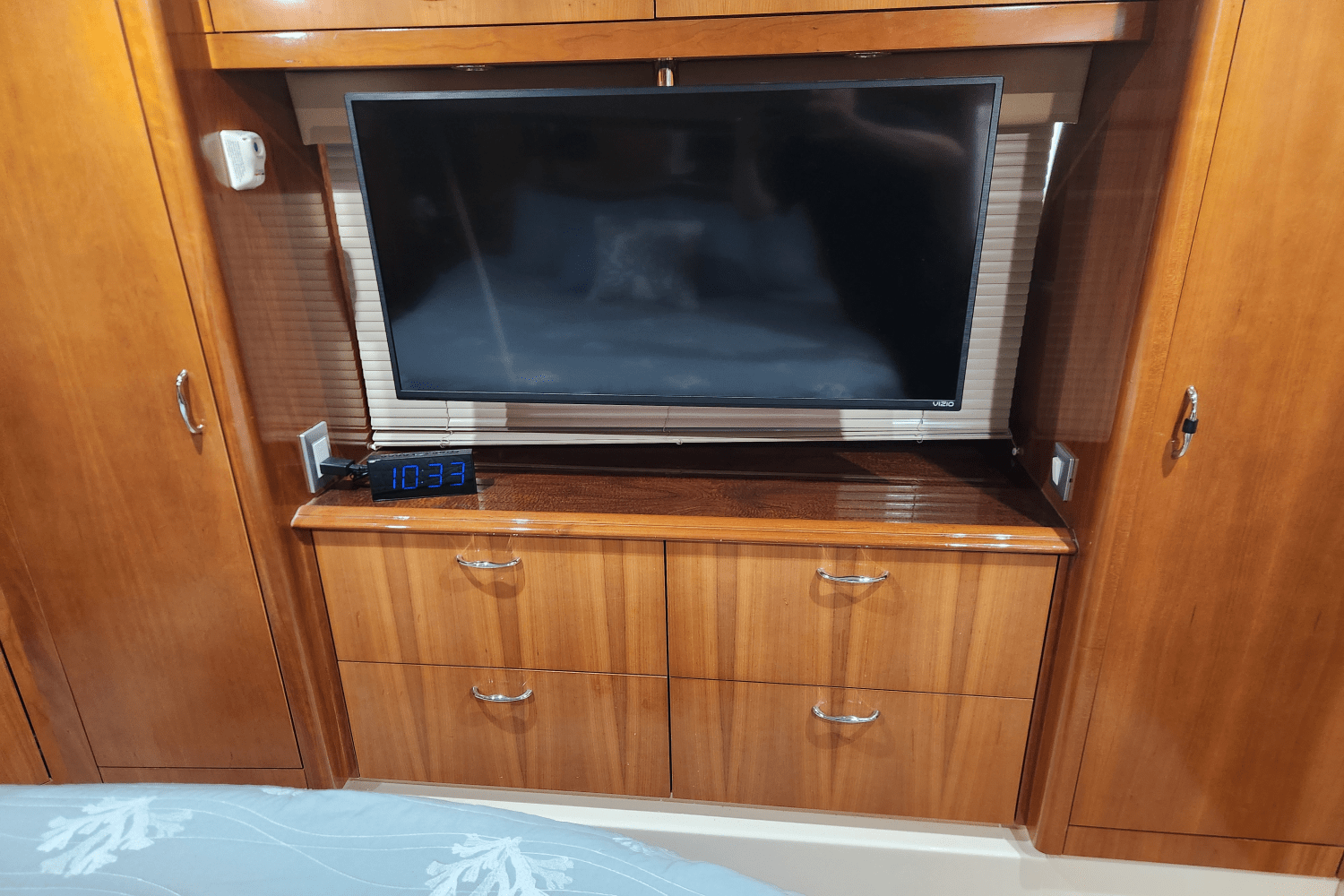 Slide: The Image of Carver Yachts 466 MY 2007 - 32