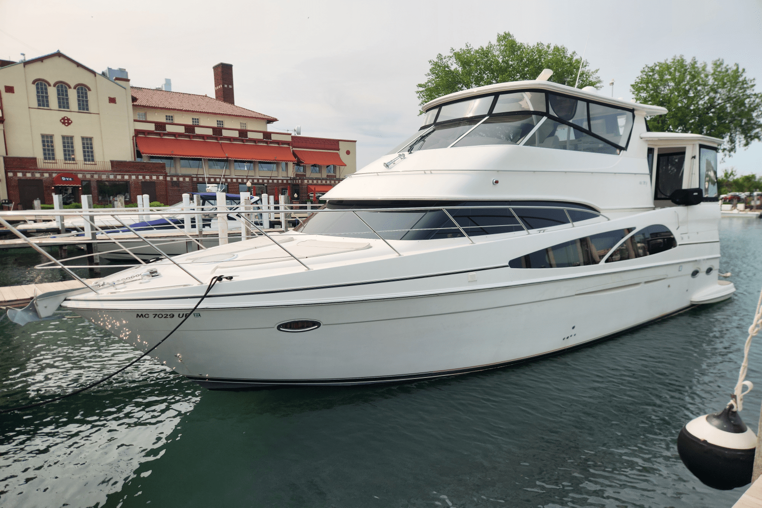 Slide: The Image of Carver Yachts 466 MY 2007 - 4