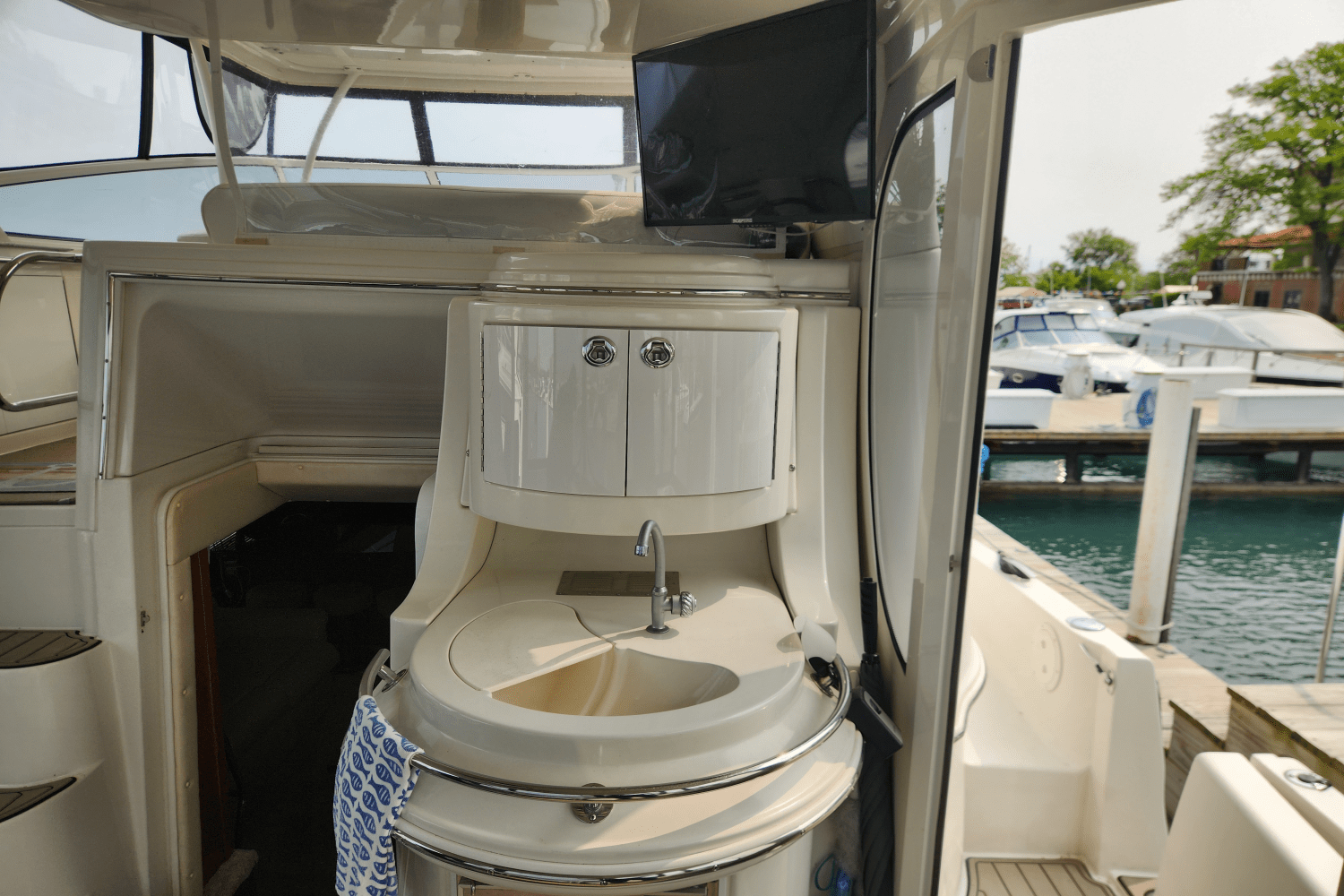 Slide: The Image of Carver Yachts 466 MY 2007 - 45