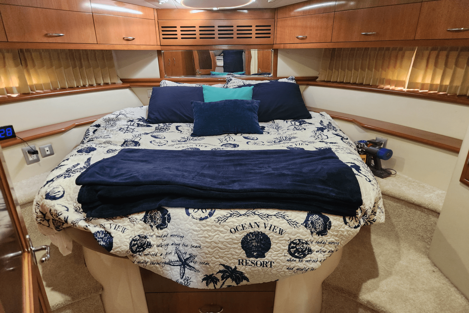 Slide: The Image of Carver Yachts 466 MY 2007 - 9