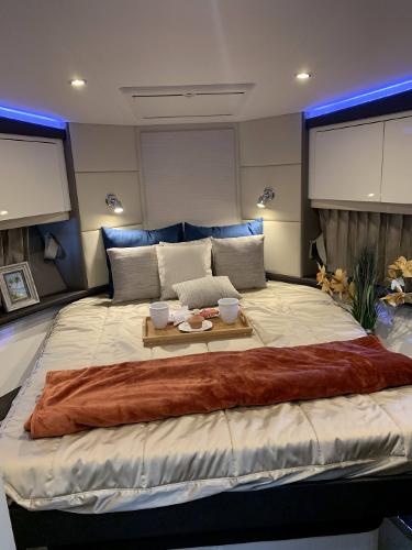Slide: The Image of Carver Yachts C37 Coupe 2020 - 10