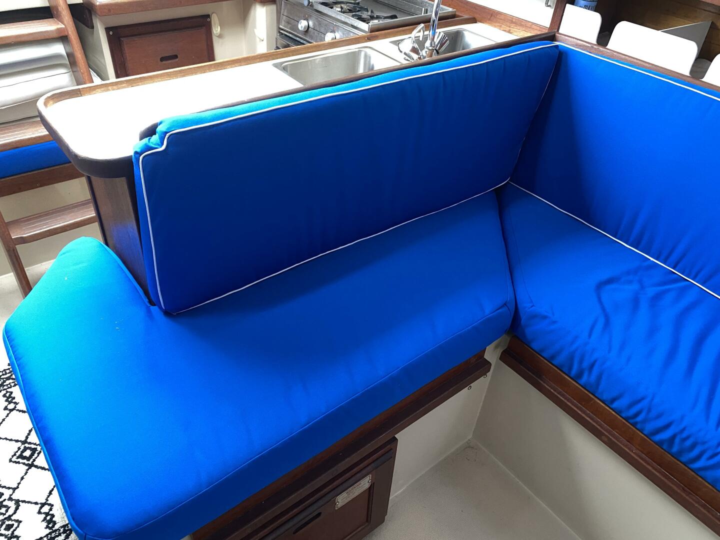 Slide: The Image of Saloon Settee - 3910650