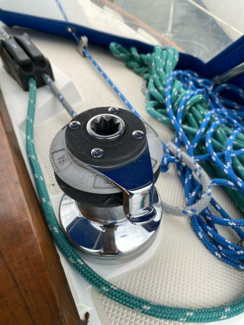 Slide: The Image of Lewmar Self Tailing Winch for Halyards - 3910711