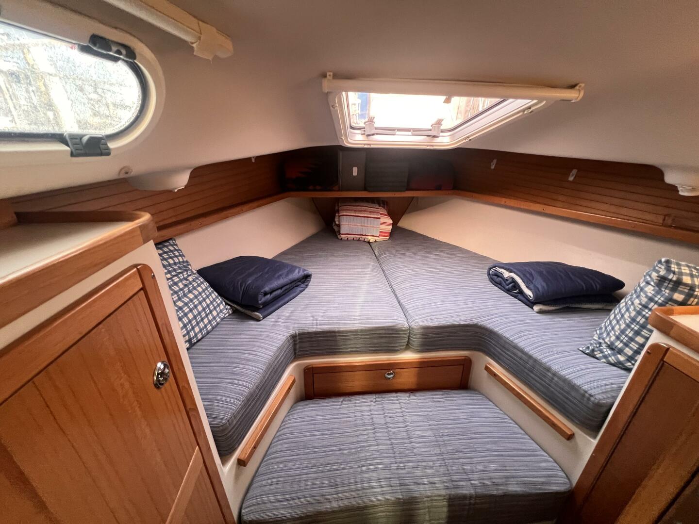 Slide: The Image of Vberth 2004 Catalina 34 MK II - 4933307