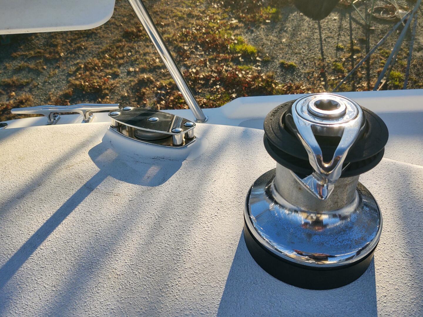 Slide: The Image of Dauntless genoa sheet winch - 4877795