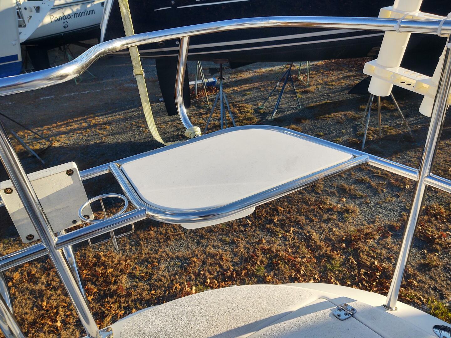 Slide: The Image of Dauntless qtr seats on rails  - 4877796