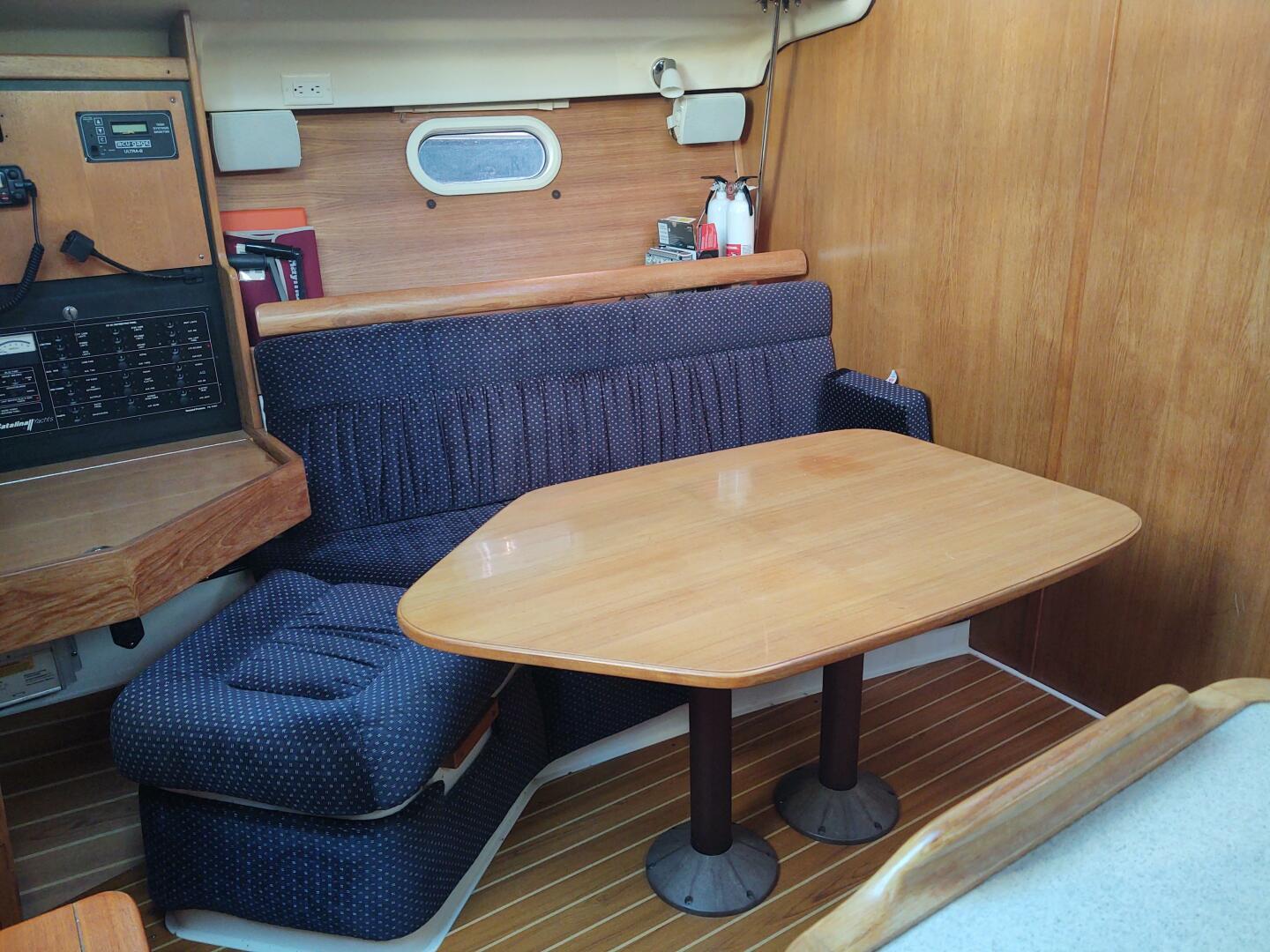 Slide: The Image of Dauntless port settee - 4877819