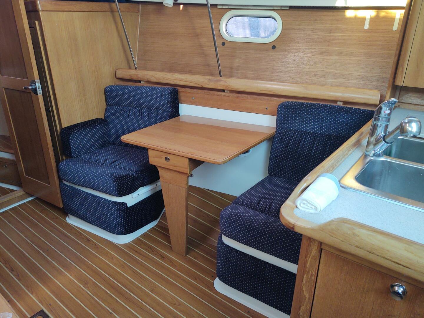 Slide: The Image of Dauntless easy chairs  - 4877818