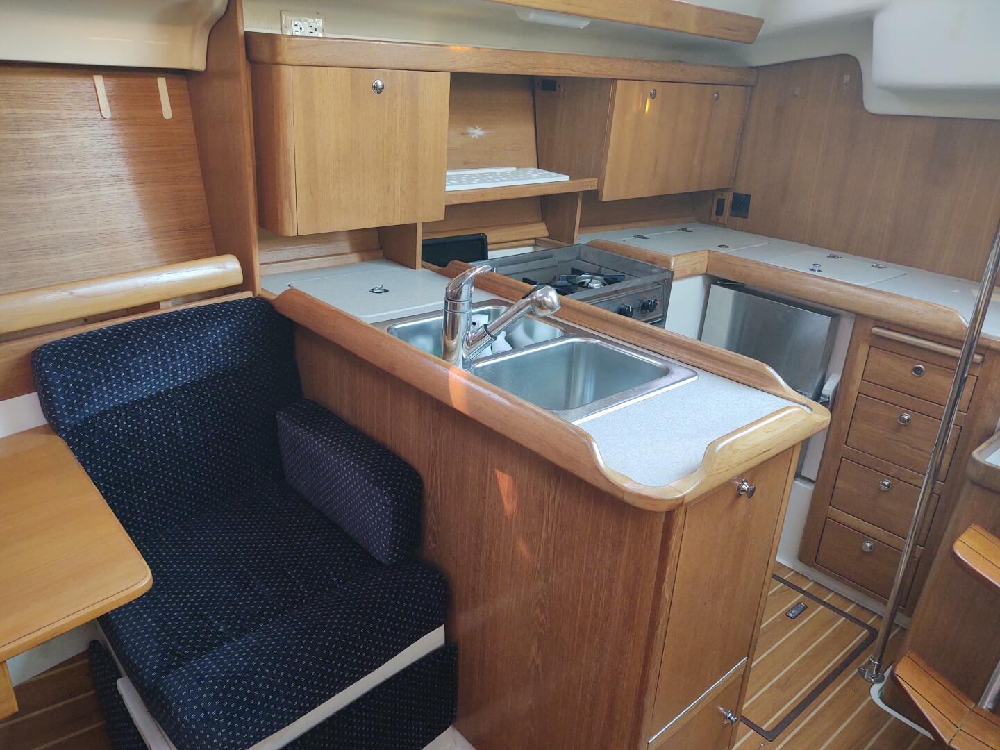 Slide: The Image of Dauntless galley - 4877821