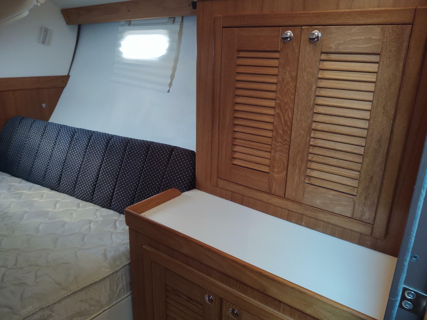Slide: The Image of Dauntless aft port cabin  - 4877826