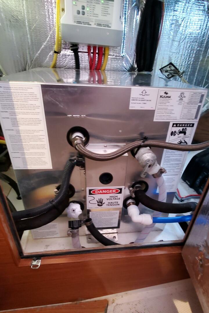 Slide: The Image of 11 Gallon Hotwater Heater - 4575857