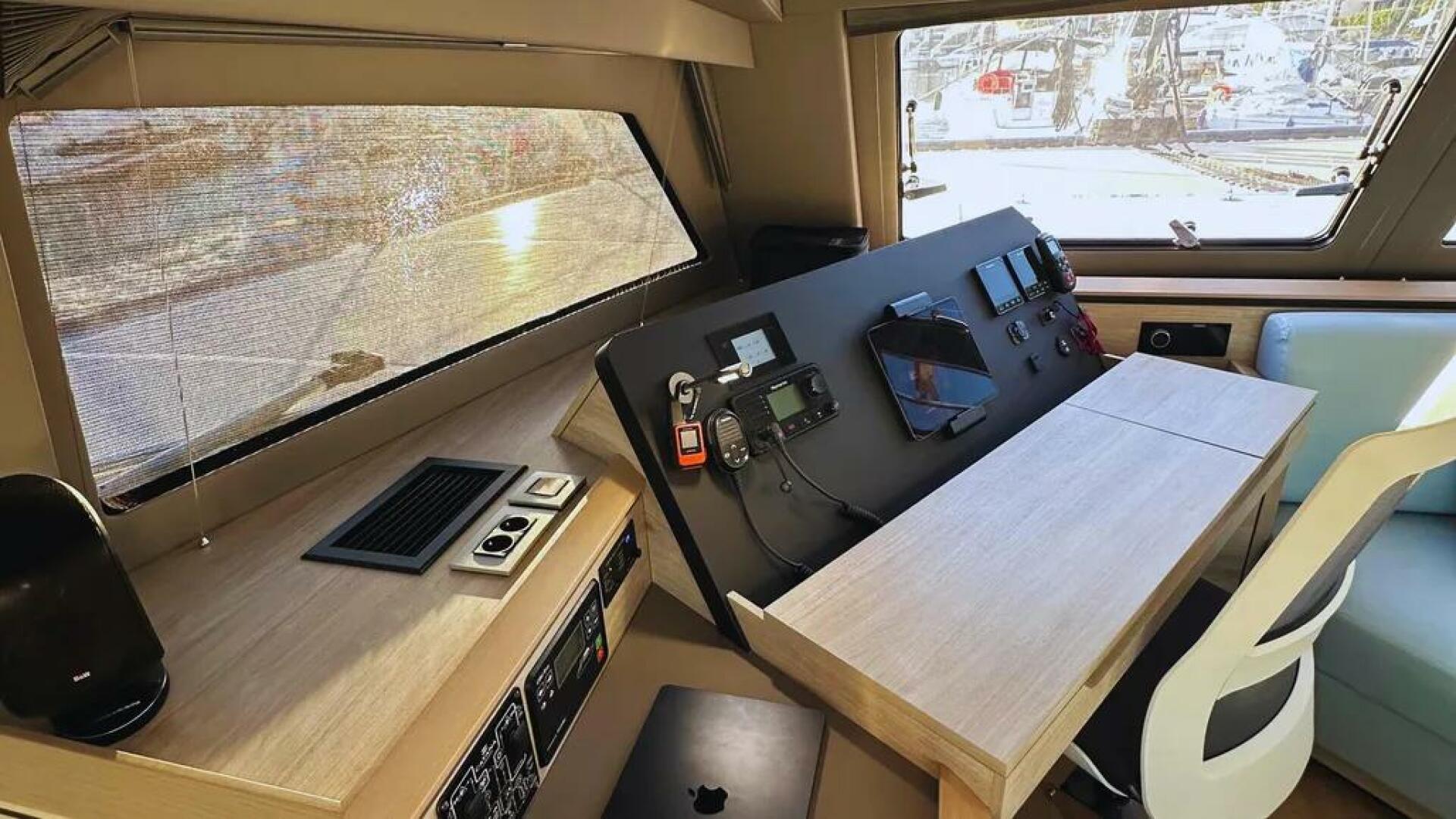 Slide: The Image of Catana OC50 2023 - 4971441