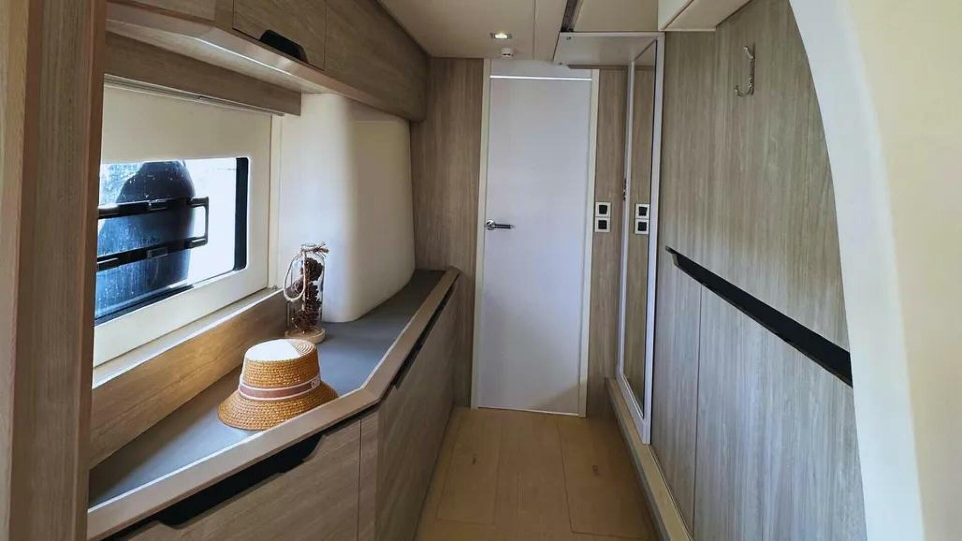 Slide: The Image of Catana OC50 2023 - 4971442