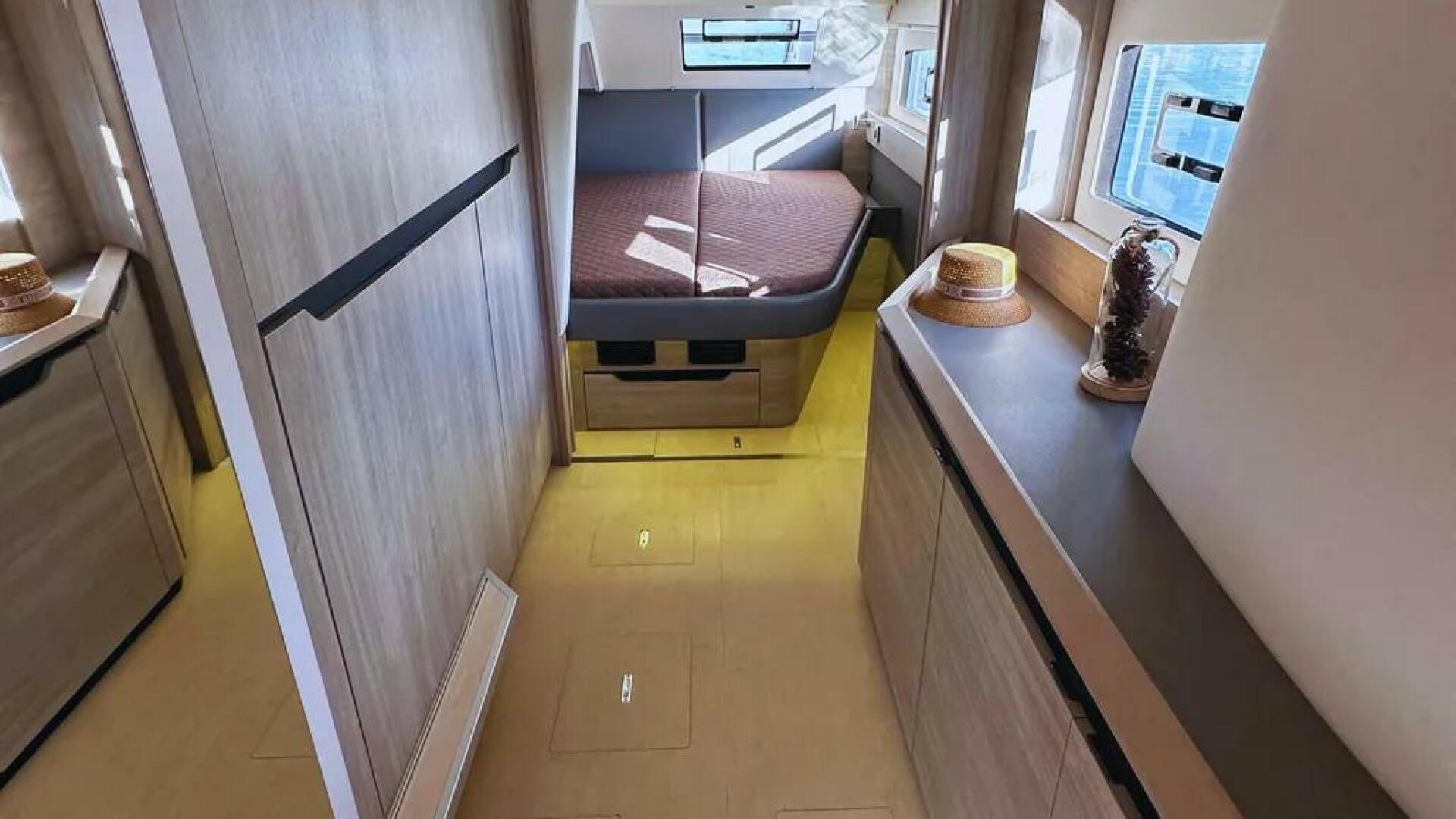Slide: The Image of Catana OC50 2023 - 4971448