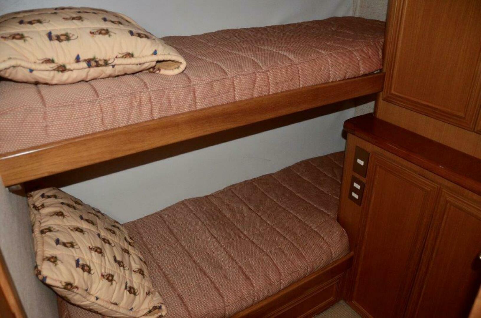 Slide: The Image of Cavileer 48 2nd Season-Guest Bed 2005 Cavileer 48 2nd Season - 4370971