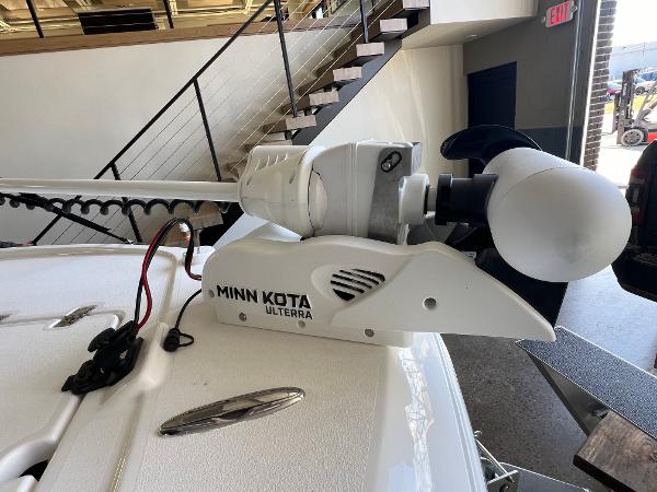 Slide: The Image of Minn Kota Ulterra motor on 2024 Caymas 26 Hybrid boat. - 18