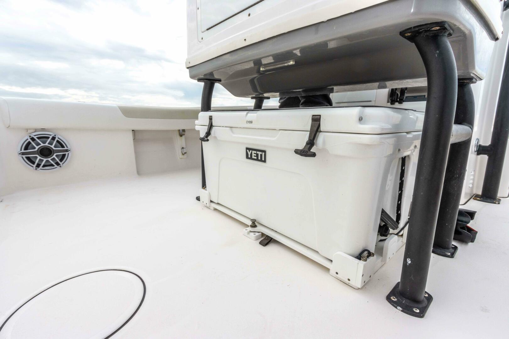 Slide: The Image of Caymas 281HB Center Console 2022 - 5004481