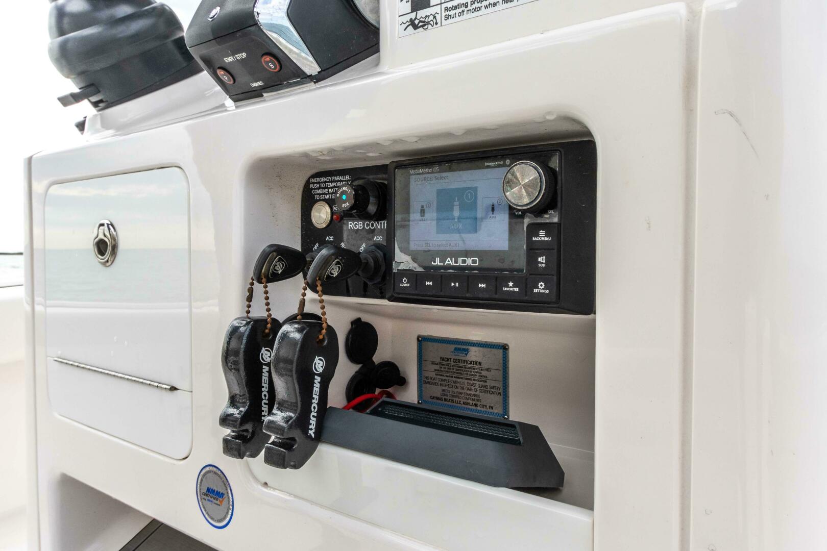 Slide: The Image of Caymas 281HB Center Console 2022 - 5004483