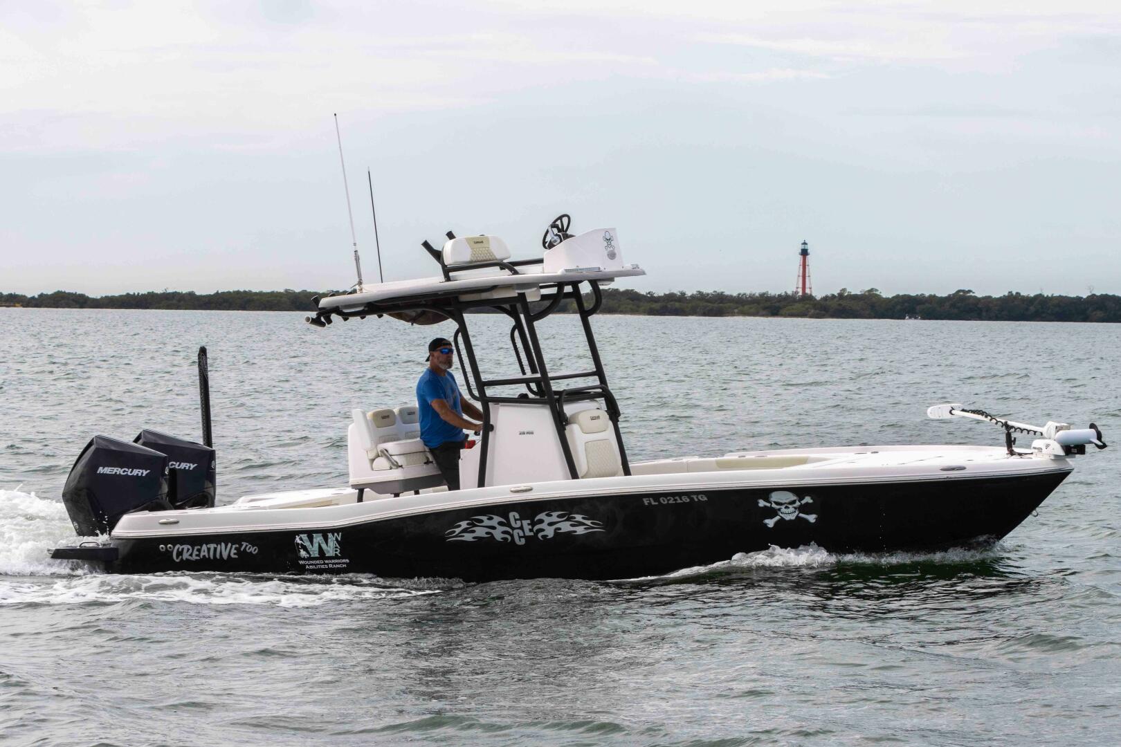 Slide: The Image of Caymas 281HB Center Console 2022 - 5004502