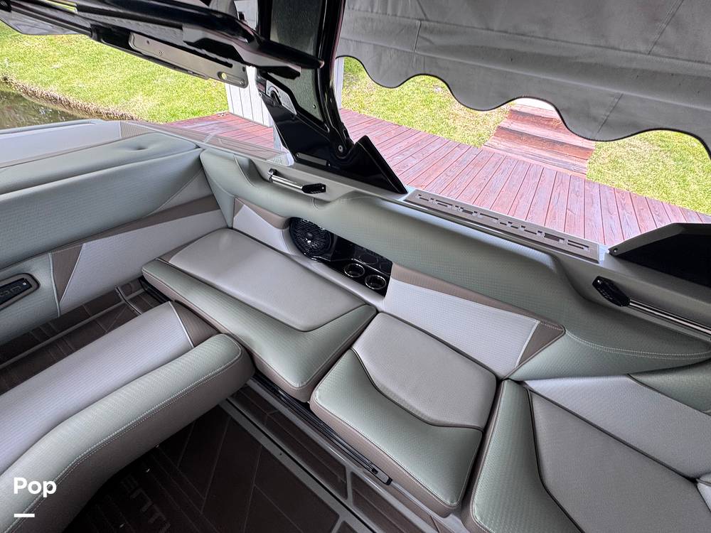 Slide: The Image of Centurion Vi22 WakeBoat 2023 - 15277724