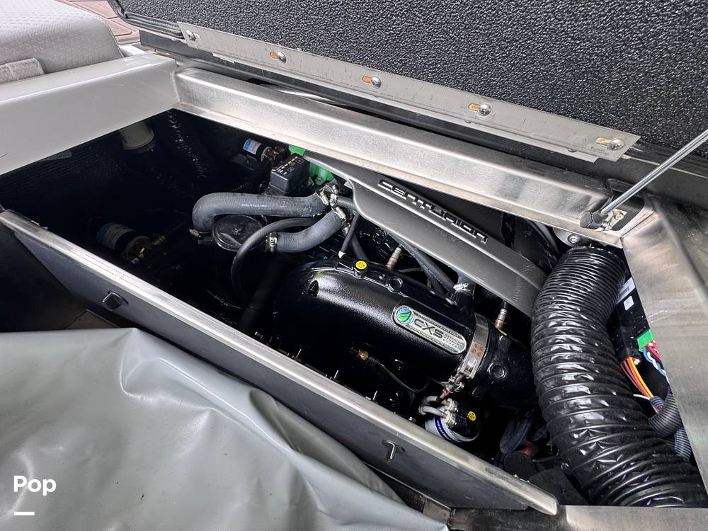 Slide: The Image of Centurion Vi22 WakeBoat 2023 - 15277727