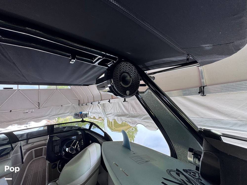 Slide: The Image of Centurion Vi22 WakeBoat 2023 - 15277752