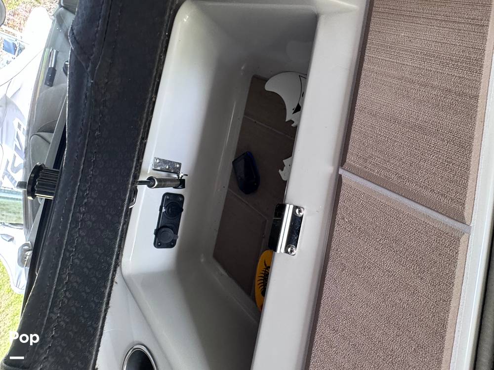 Slide: The Image of Centurion Vi22 WakeBoat 2023 - 15277754