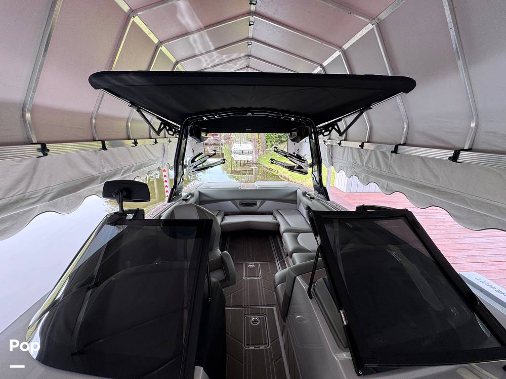 Slide: The Image of Centurion Vi22 WakeBoat 2023 - 15277761