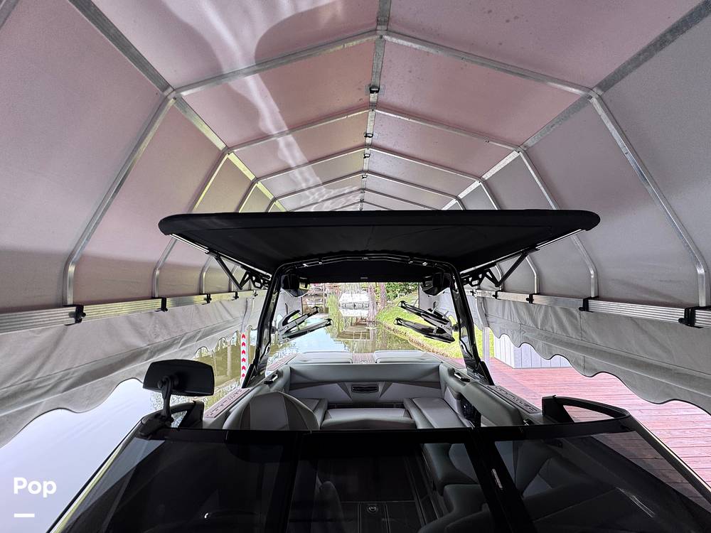 Slide: The Image of Centurion Vi22 WakeBoat 2023 - 15277763