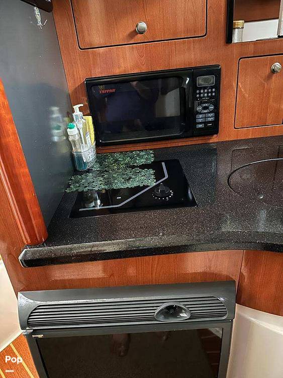 Slide: The Image of Galley/refrigerator/cooktop/microwave - 14457737