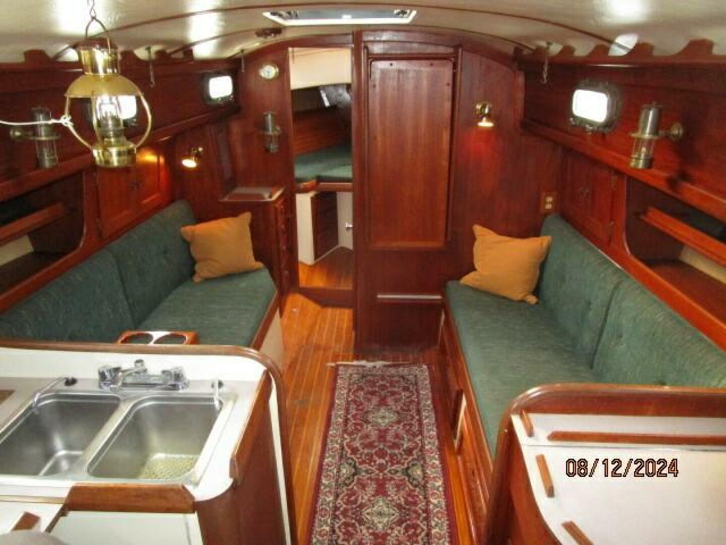 Slide: The Image of 34' Sea Sprite salon forward - 4583160