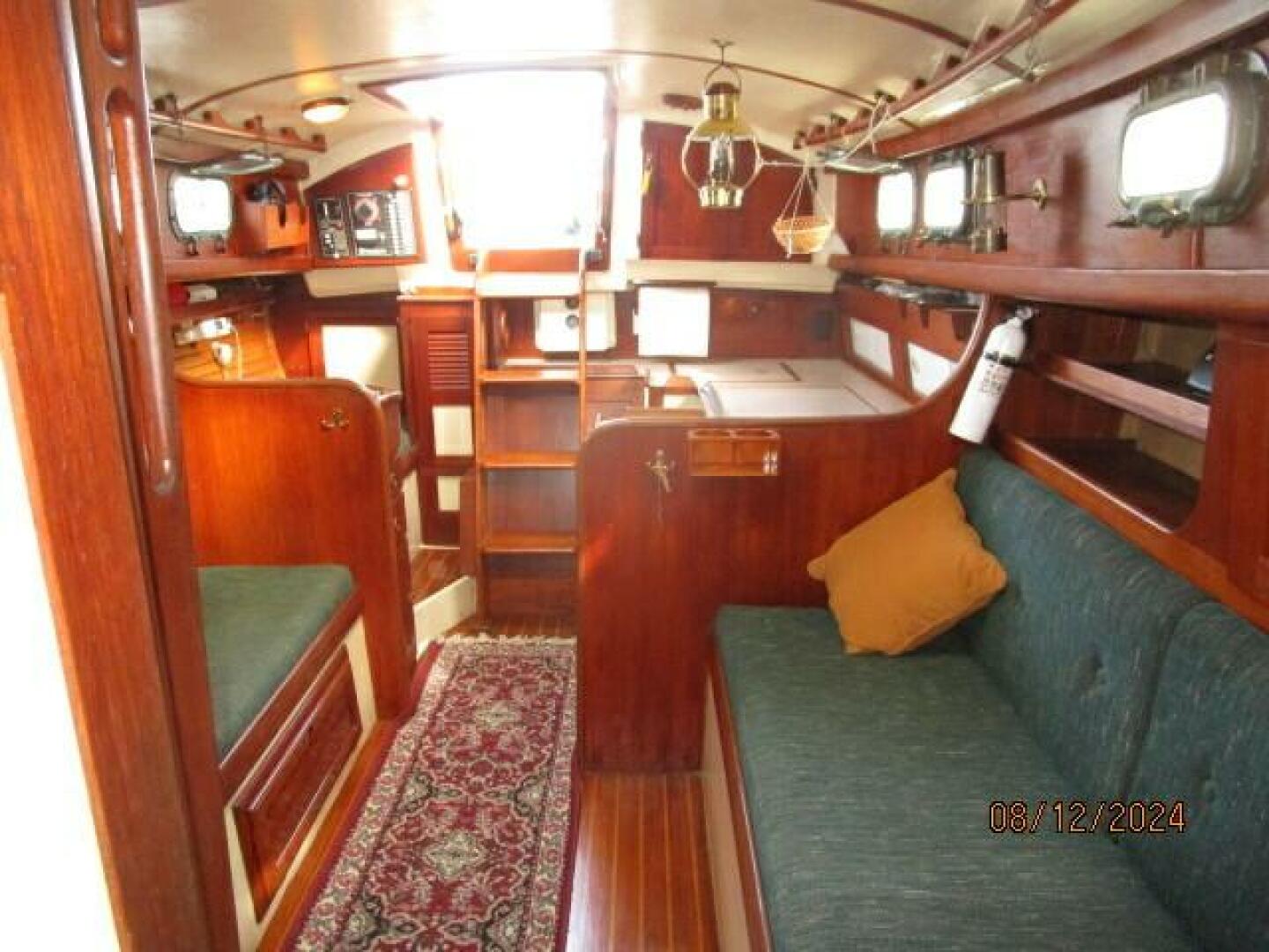 Slide: The Image of 34' Sea Sprite salon aft - 4583158