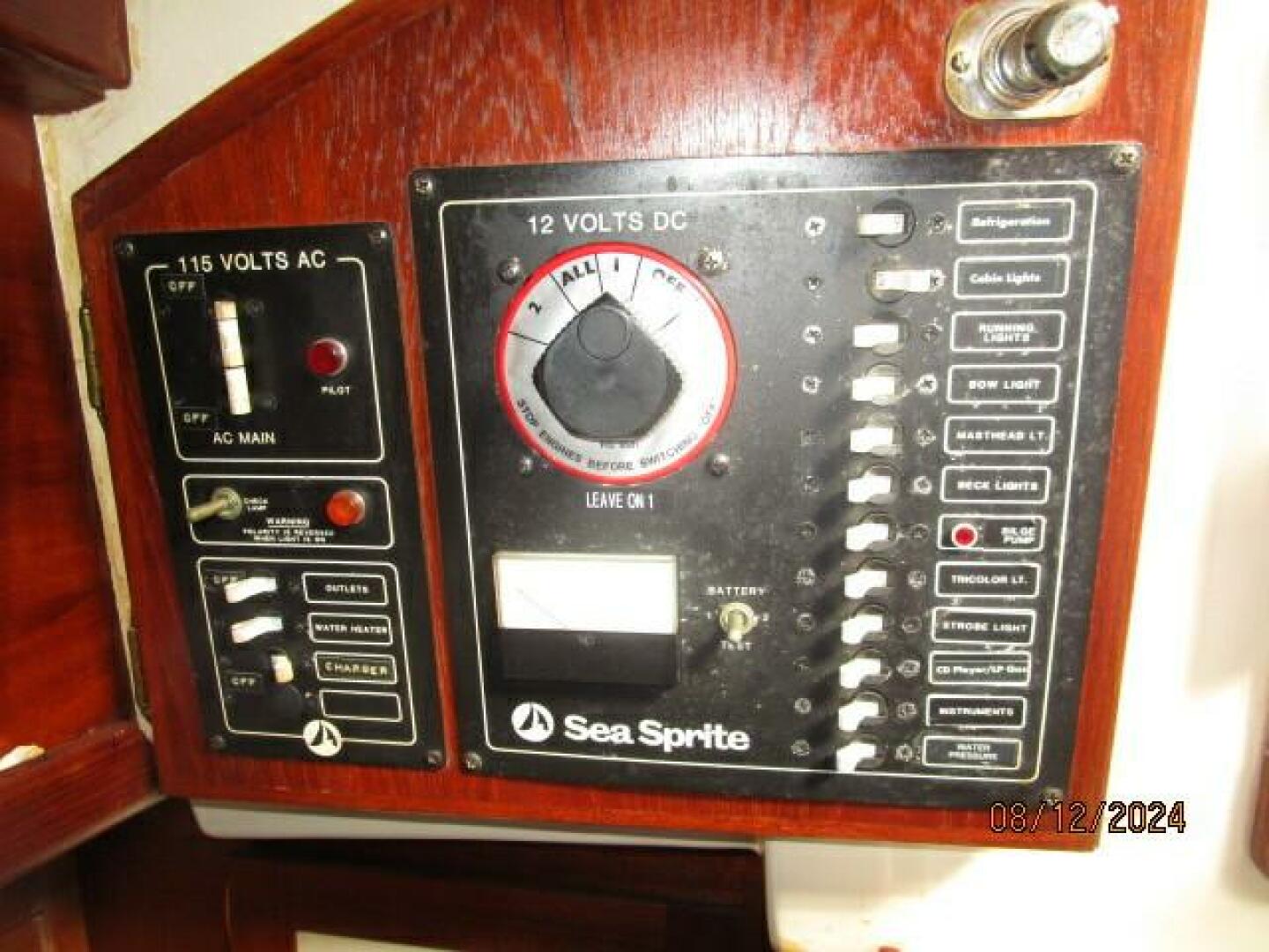 Slide: The Image of 34' Sea Sprite electrical panel - 4583141