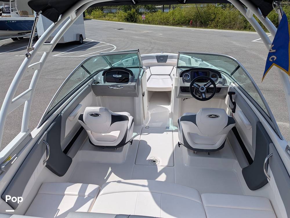 Slide: The Image of Captain Seating - 15391345