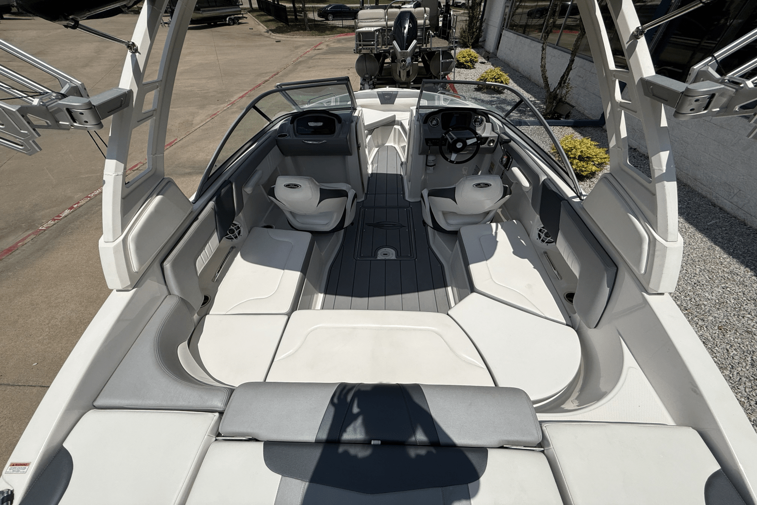 Slide: The Image of Chaparral 230 SSI 2021 - 8