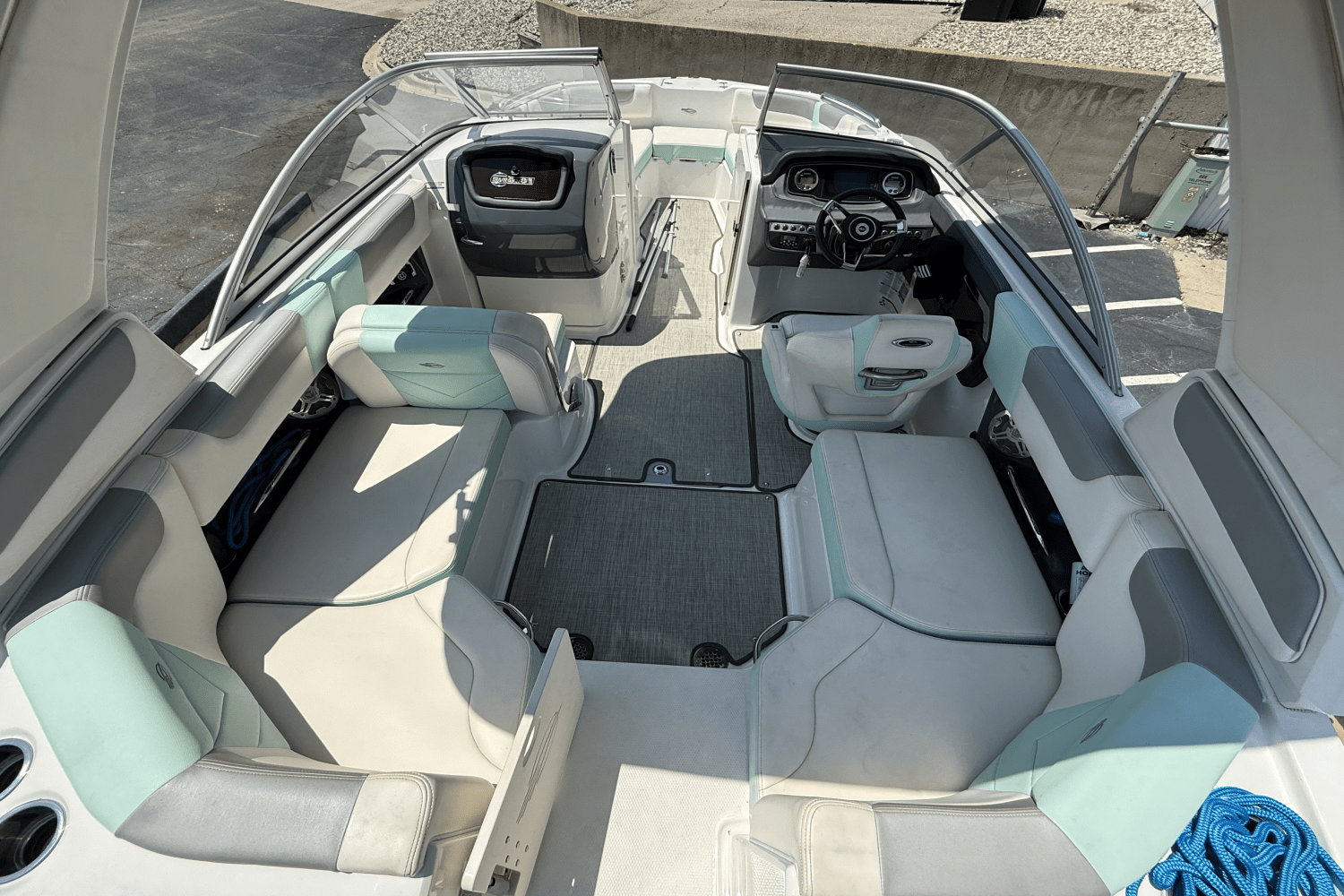 Slide: The Image of Chaparral 230 SUNCOAST 2019 - 10