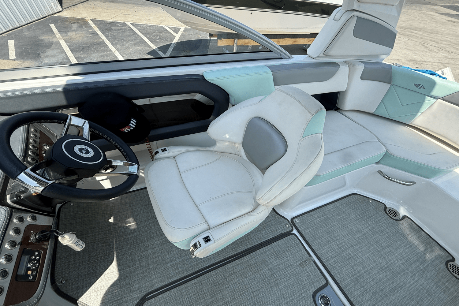 Slide: The Image of Chaparral 230 SUNCOAST 2019 - 16