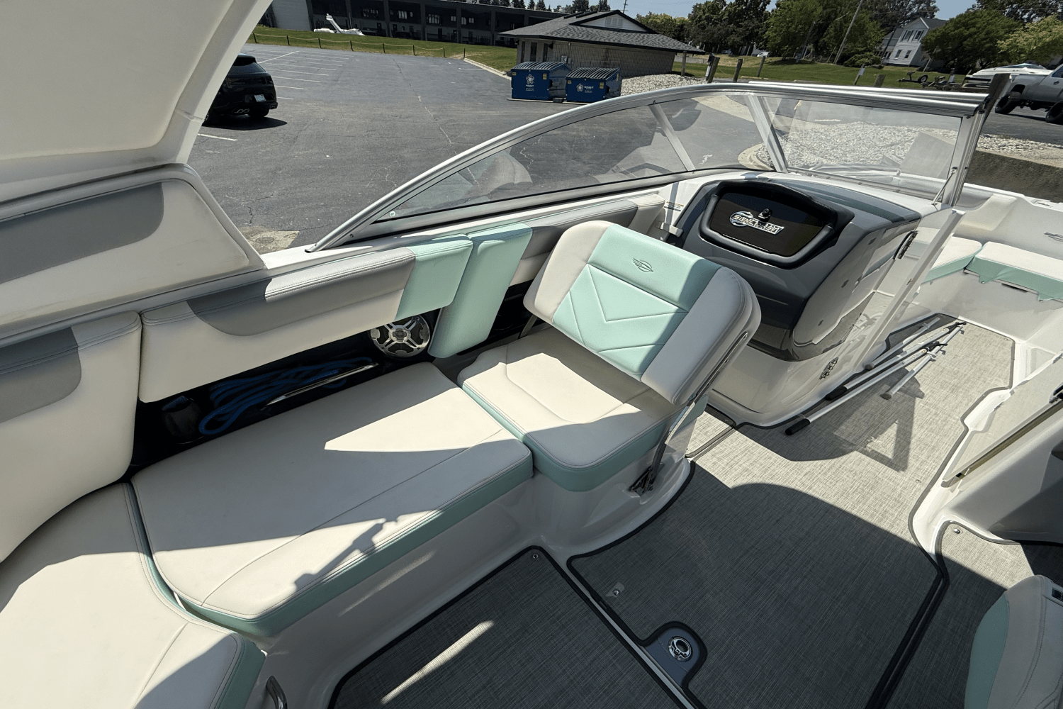 Slide: The Image of Chaparral 230 SUNCOAST 2019 - 17