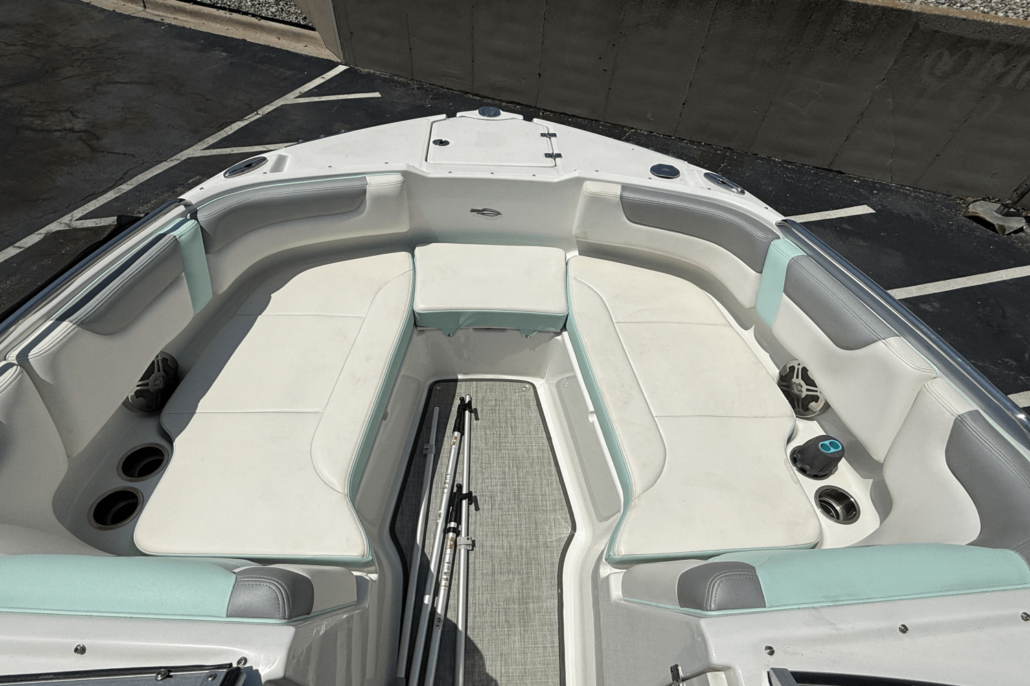 Slide: The Image of Chaparral 230 SUNCOAST 2019 - 18
