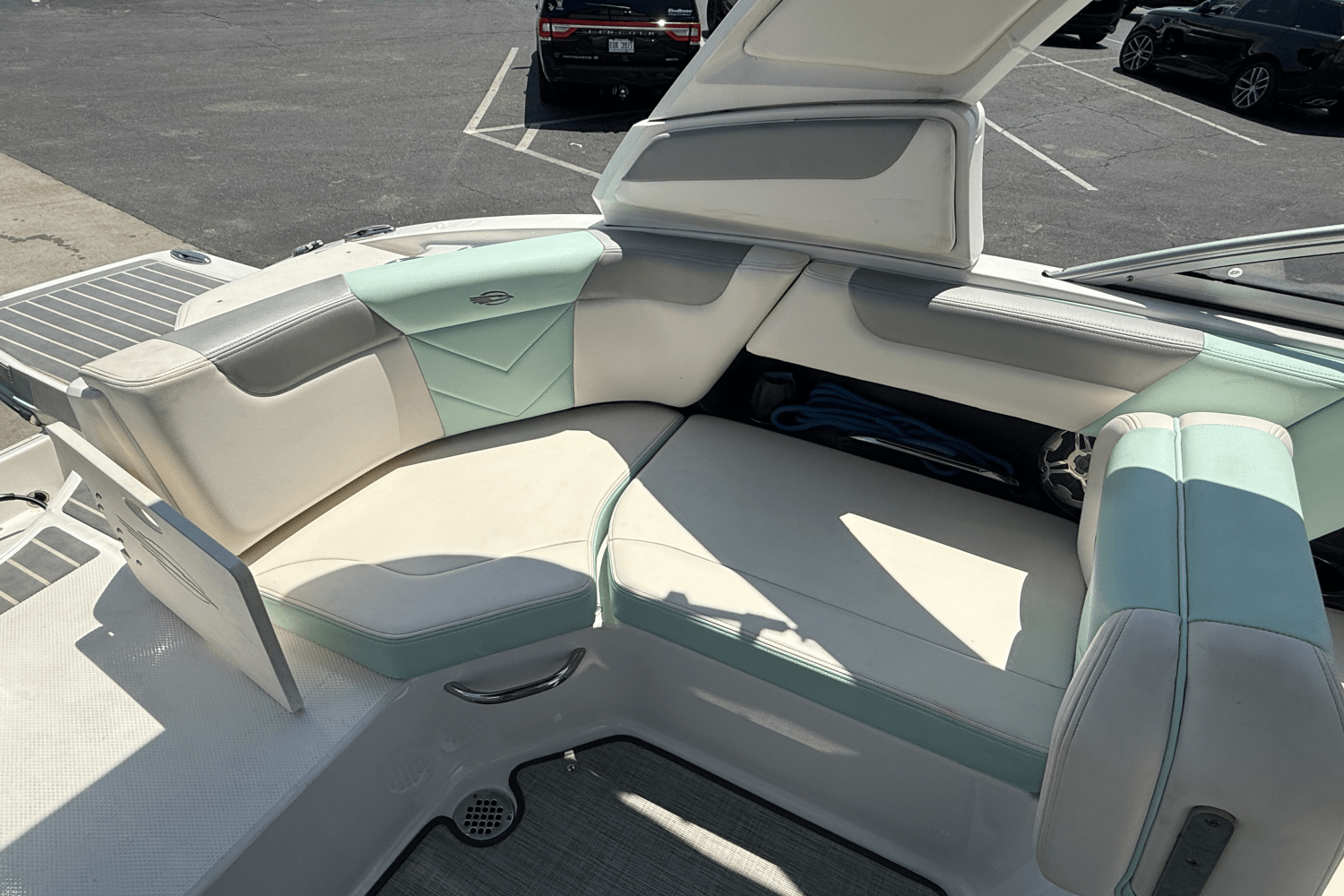 Slide: The Image of Chaparral 230 SUNCOAST 2019 - 23