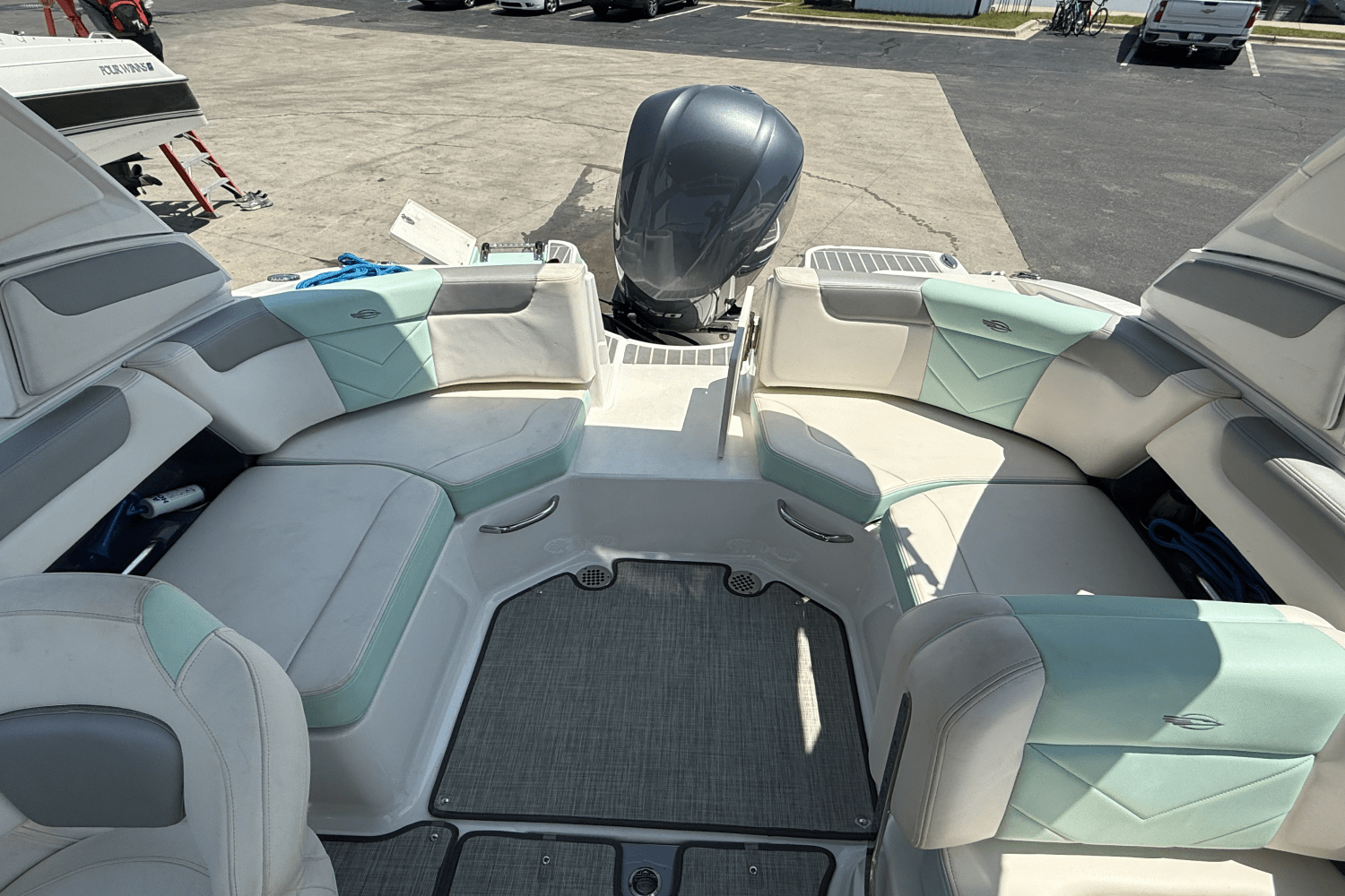 Slide: The Image of Chaparral 230 SUNCOAST 2019 - 29